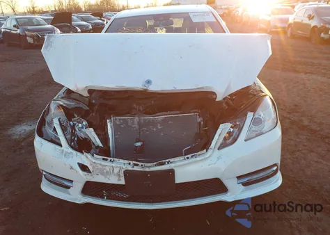 2012 Mercedes-Benz E 350 4Matic z USA, uszkodzony, nr VIN WDDHF8JB0CA532451